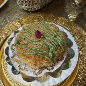 Knefe au coulis de pistache